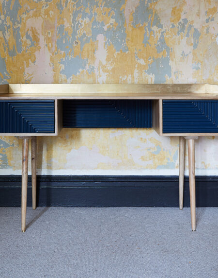 One Off Desks With Drawers